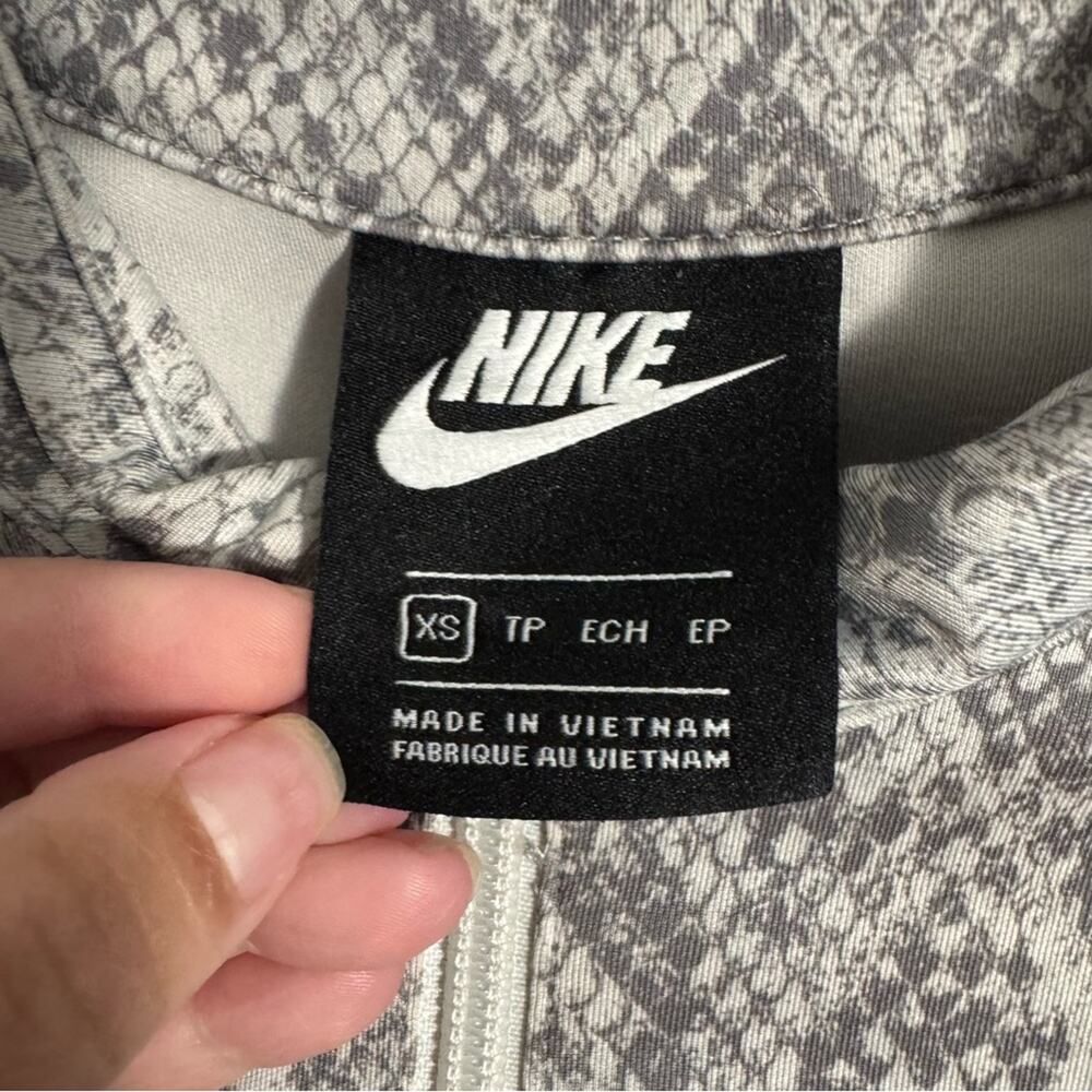 Nike Python Gray And White Snakeskin Long Sleeve … - image 2